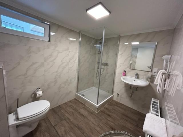 Rheinischer Hof Appartements Leverkusen Esterno foto
